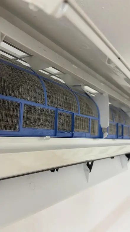 Filtros azules limpios después del mantenimiento