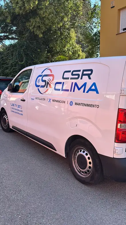 Furgoneta de servicio de CSR CLIMA