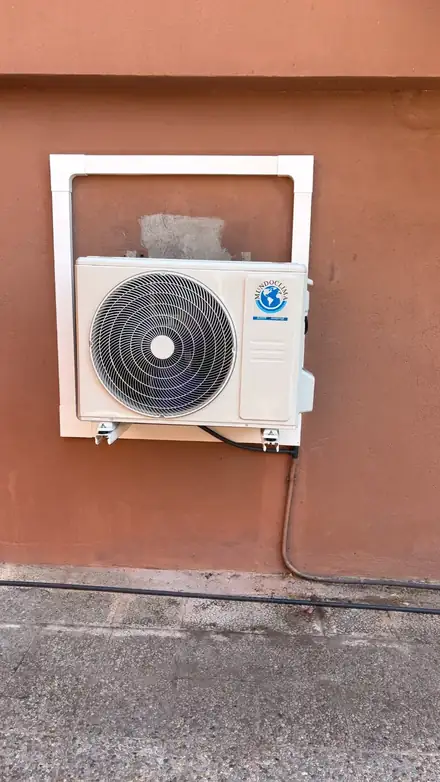 Montaje de una unidad exterior en fachada