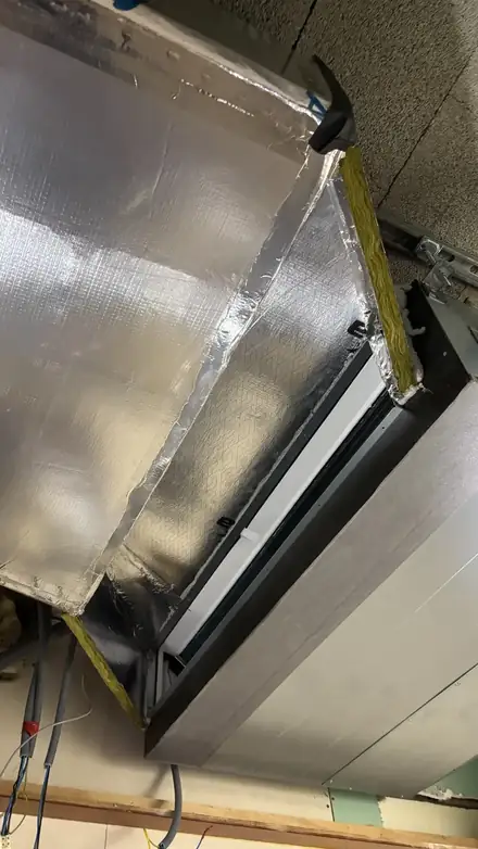 Detalle del acabado de un conducto aislado