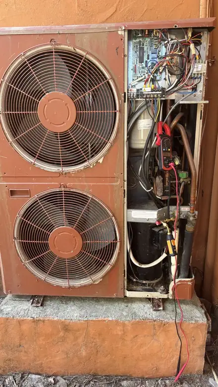 Medición eléctrica en una unidad exterior de dos ventiladores