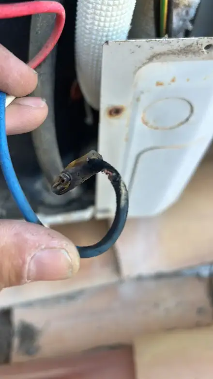 Cable quemado localizado durante una reparación